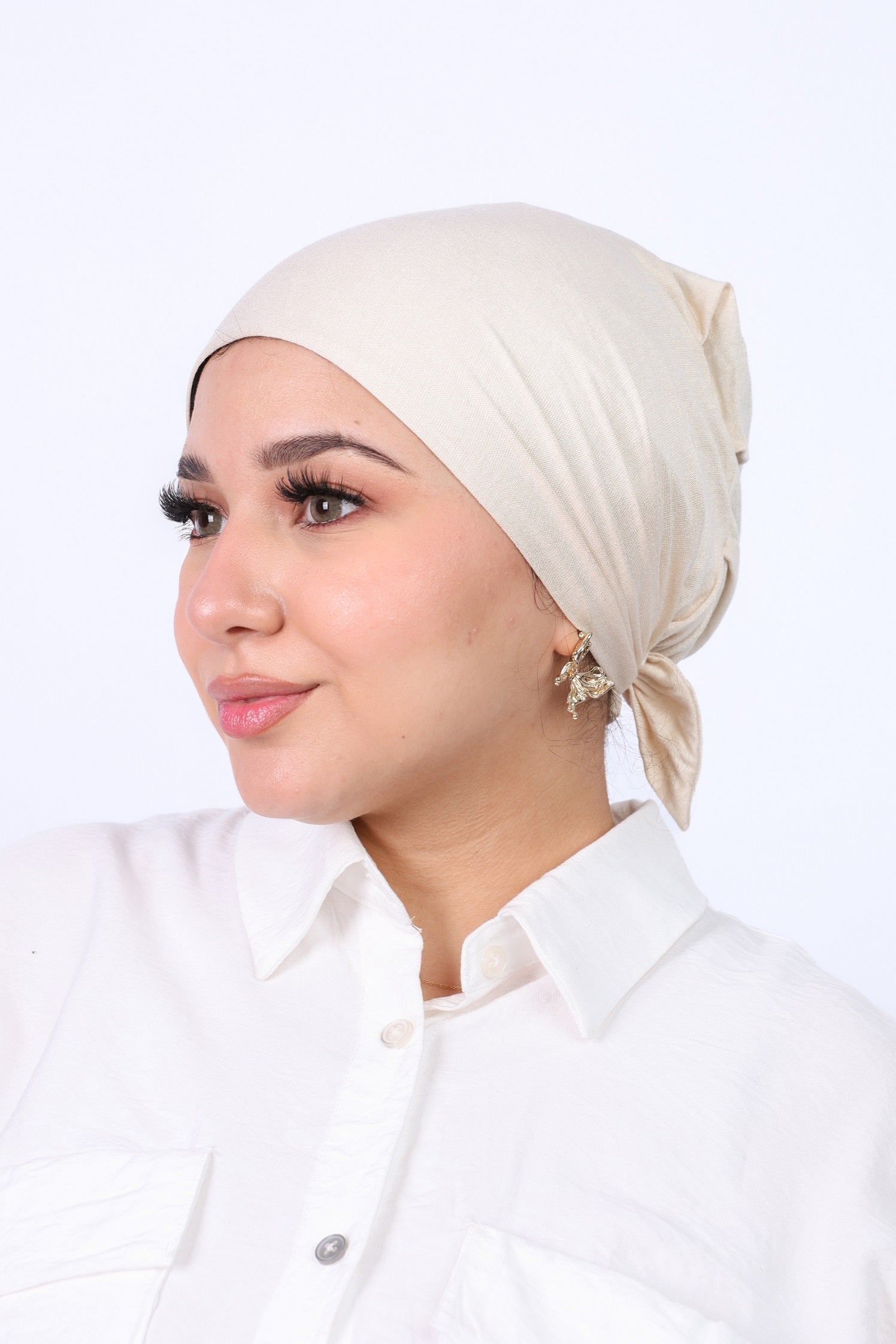 Bonnet with ribbon